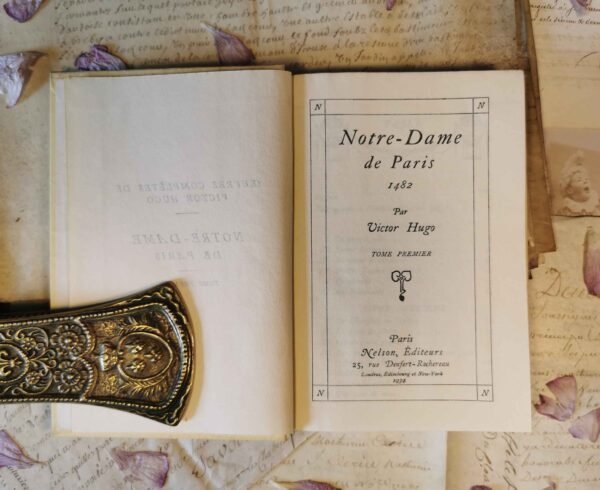 Notre-Dame de Paris 2/2 + Jacquettes, Victor Hugo, Nelson, livres anciens 1934 – Image 4